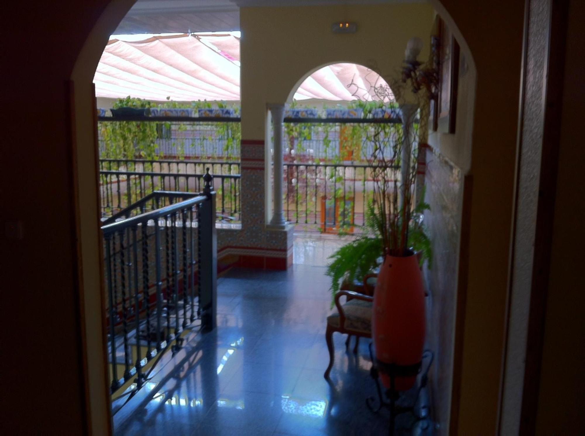 Hotel Sandra Alcala de Guadaira Exterior photo