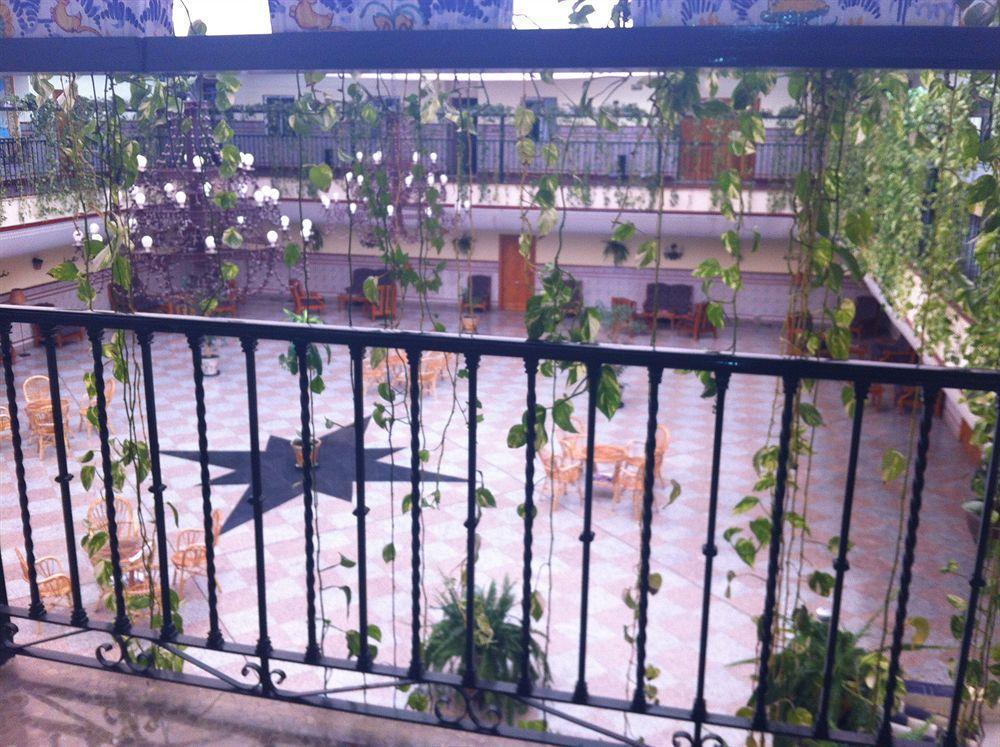 Hotel Sandra Alcala de Guadaira Exterior photo