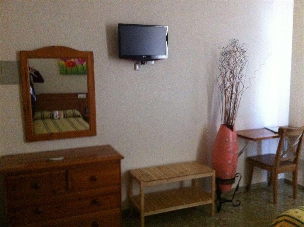 Hotel Sandra Alcala de Guadaira Exterior photo