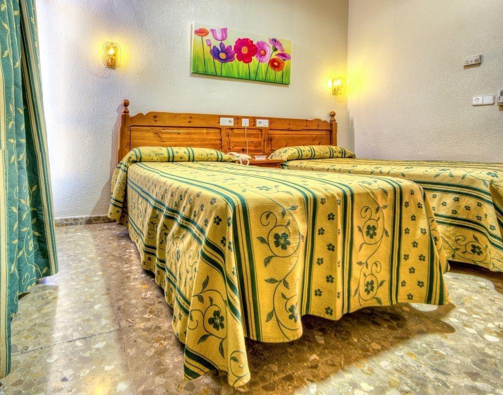 Hotel Sandra Alcala de Guadaira Exterior photo