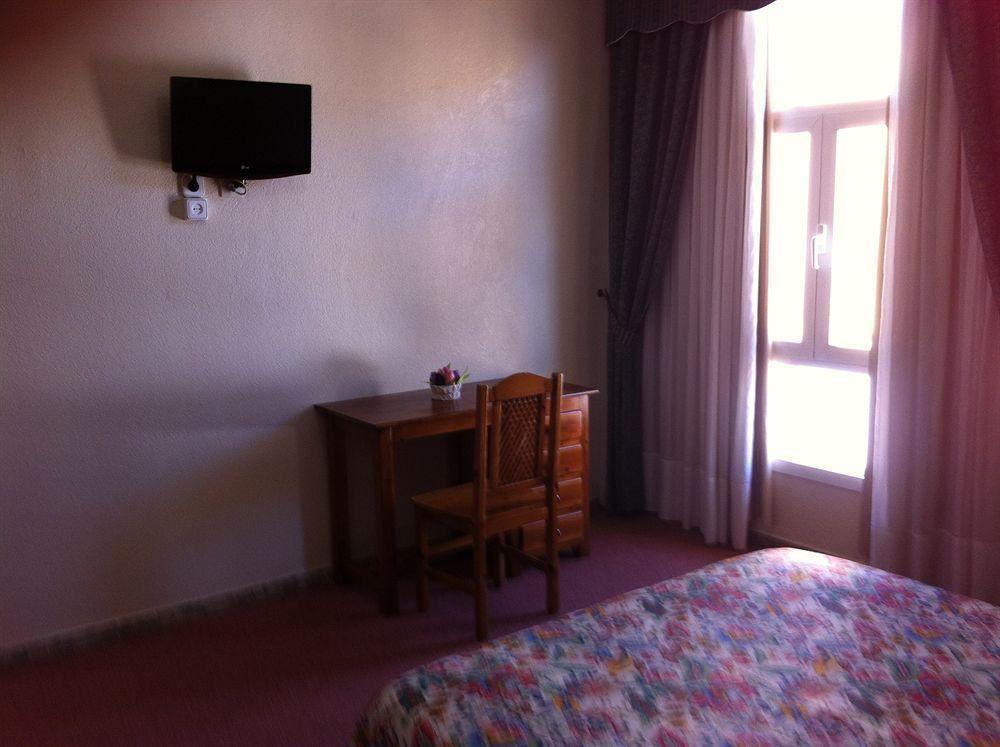 Hotel Sandra Alcala de Guadaira Exterior photo