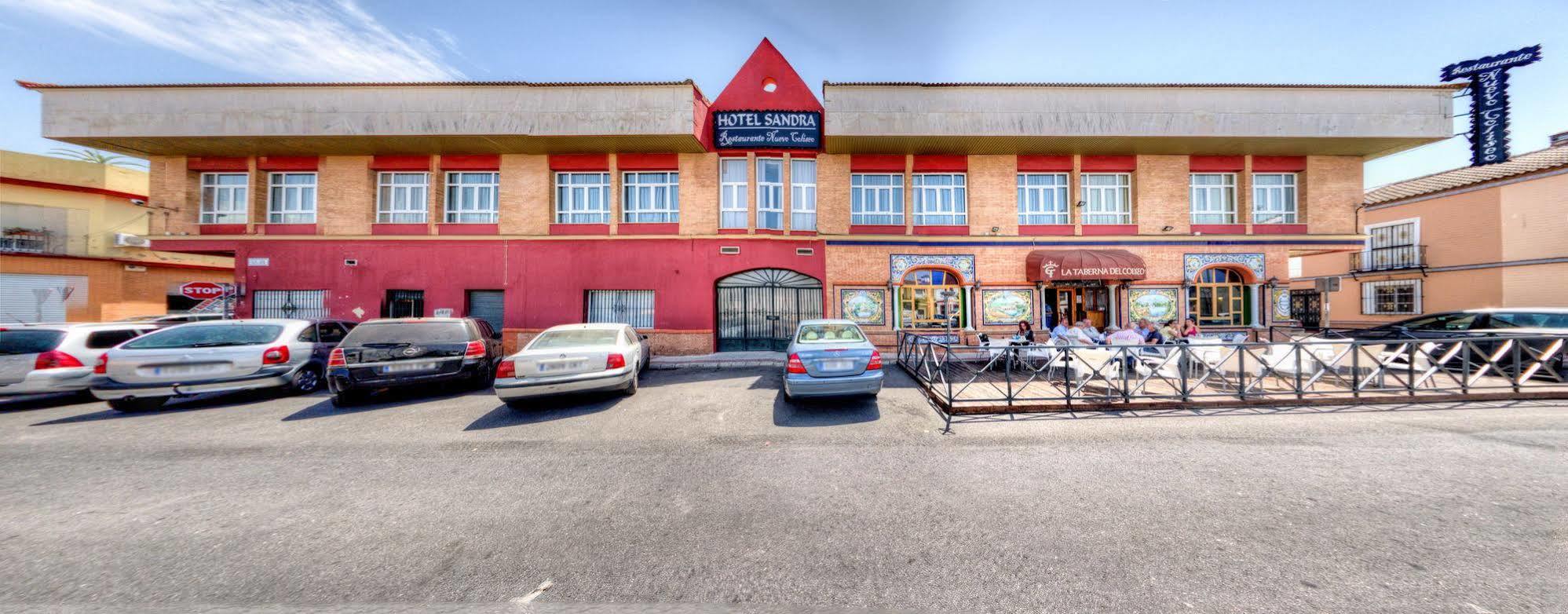 Hotel Sandra Alcala de Guadaira Exterior photo